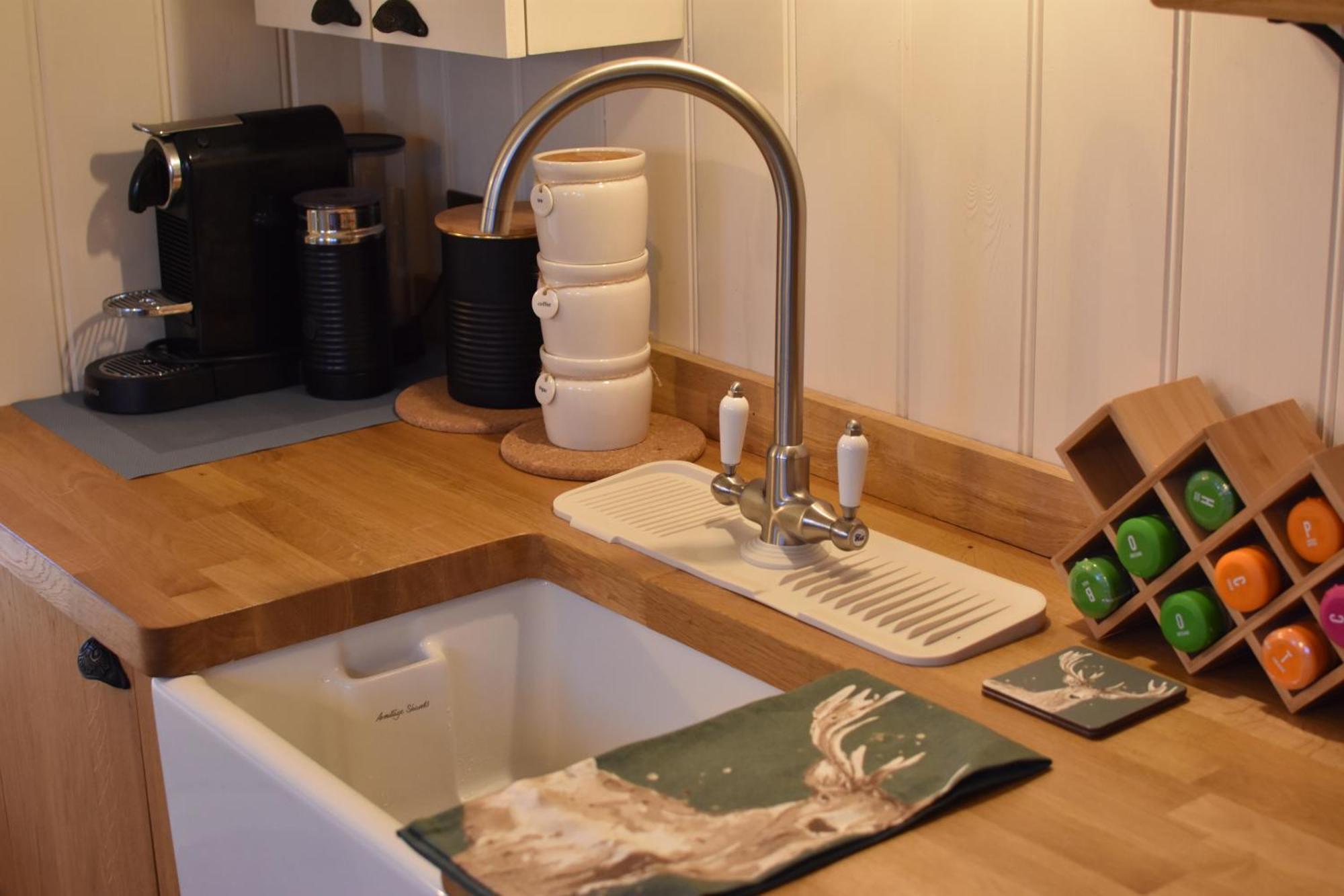 The Deer Hut Apartment Burpham Екстериор снимка