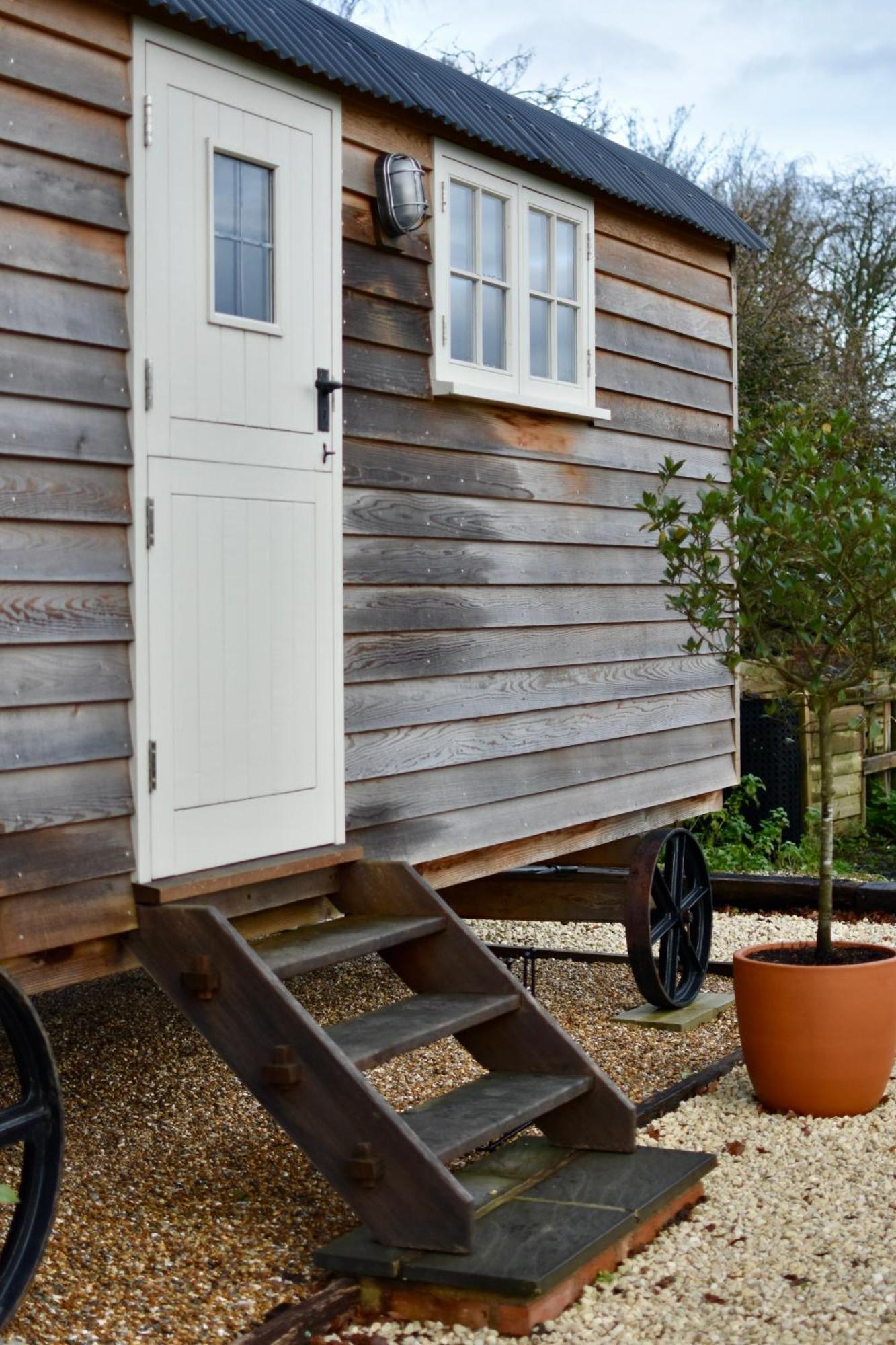 The Deer Hut Apartment Burpham Екстериор снимка