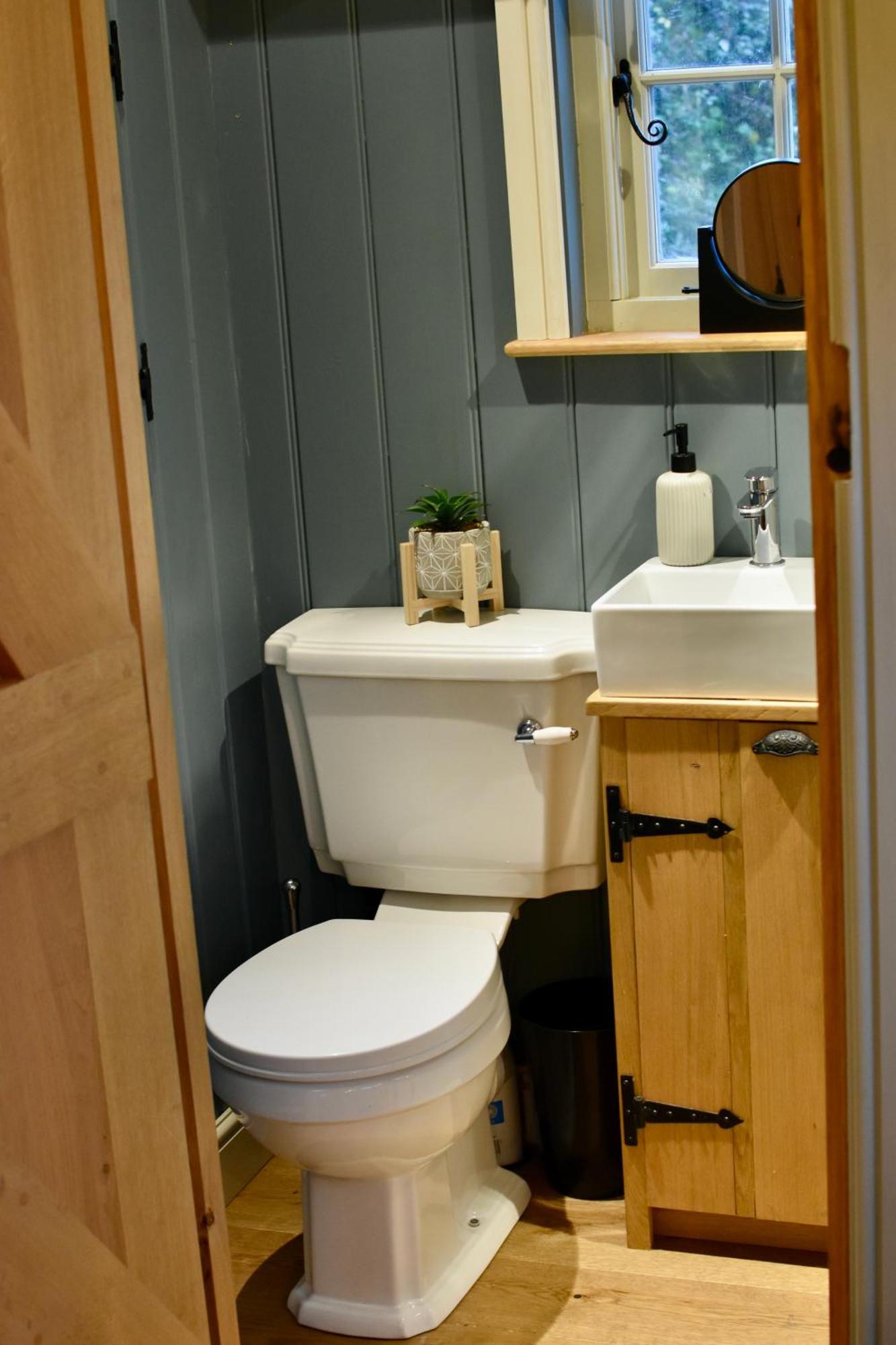 The Deer Hut Apartment Burpham Екстериор снимка