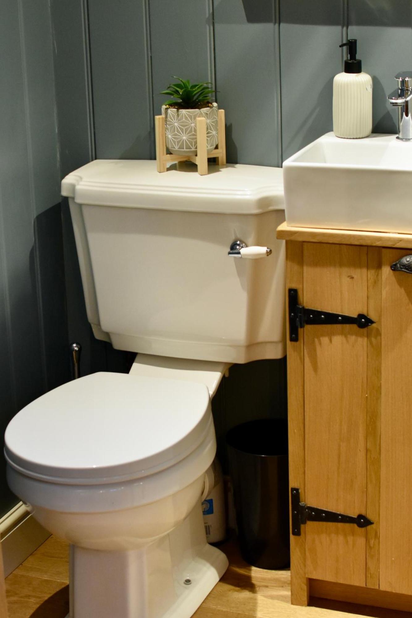 The Deer Hut Apartment Burpham Екстериор снимка